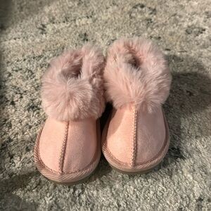 Like new Ugg Style slipper shoe- Cat and Jack Brand